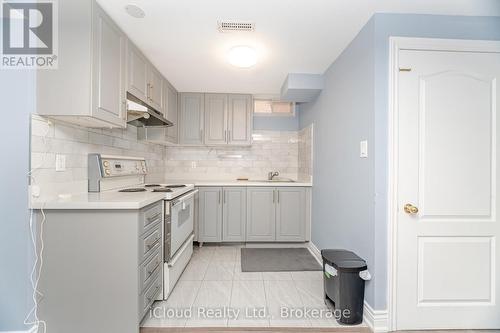 5261 River Forest Court, Mississauga, ON - Indoor Photo Showing Kitchen