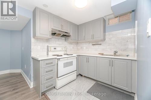 5261 River Forest Court, Mississauga, ON - Indoor Photo Showing Kitchen