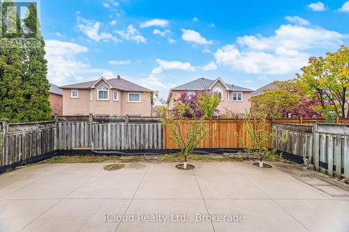 5261 River Forest Court, Mississauga, ON - Outdoor