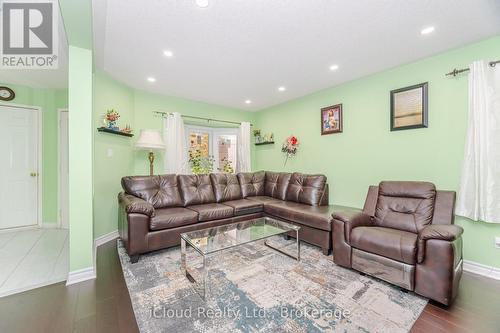5261 River Forest Court, Mississauga, ON - Indoor Photo Showing Living Room