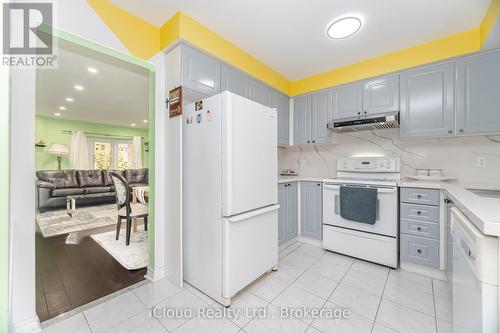 5261 River Forest Court, Mississauga, ON - Indoor Photo Showing Kitchen