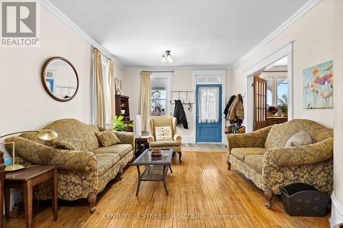 1104 County Road 16 Road, Merrickville-Wolford, ON - Indoor Photo Showing Living Room