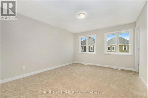 73 Hackamore Crescent, Ottawa, ON - Indoor Photo Showing Other Room