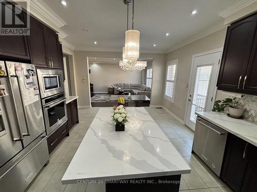 25 Bucksaw Street, Brampton, ON - Indoor Photo Showing Kitchen