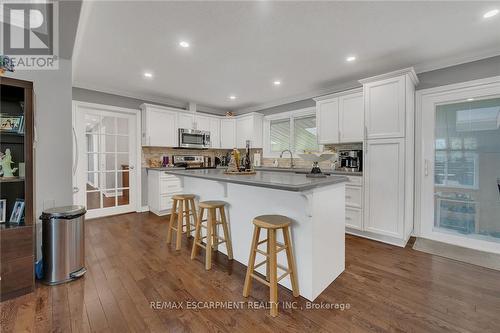 982 Highland Road E, Hamilton, ON - Indoor Photo Showing Kitchen With Upgraded Kitchen