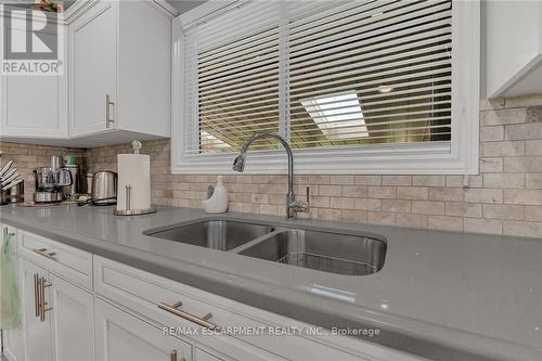 982 Highland Road E, Hamilton, ON - Indoor Photo Showing Kitchen With Double Sink