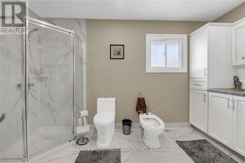 982 Highland Road E, Hamilton, ON - Indoor Photo Showing Bathroom