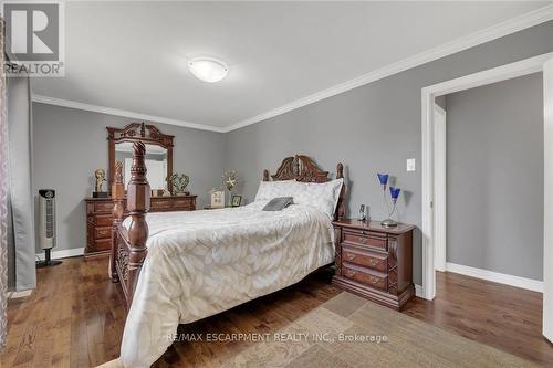 982 Highland Road E, Hamilton, ON - Indoor Photo Showing Bedroom