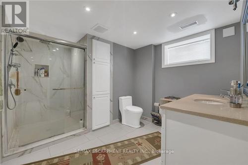 982 Highland Road E, Hamilton, ON - Indoor Photo Showing Bathroom