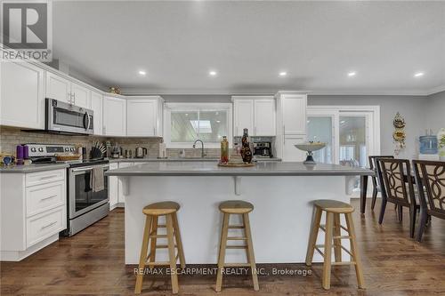 982 Highland Road E, Hamilton, ON - Indoor Photo Showing Kitchen With Upgraded Kitchen