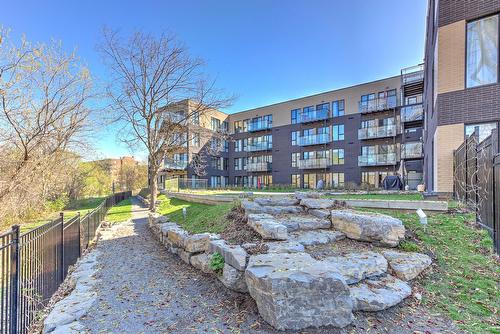 Cour - 304-145 Boul. Bouchard, Dorval, QC - Outdoor