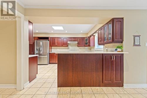 2492 Erin Centre Boulevard, Mississauga, ON - Indoor Photo Showing Kitchen