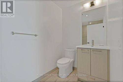 4010 - 28 Interchange Way, Vaughan, ON - Indoor Photo Showing Bathroom