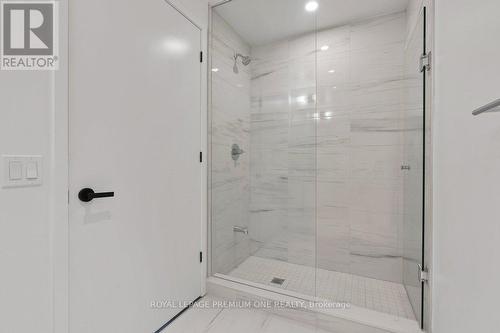 4010 - 28 Interchange Way, Vaughan, ON - Indoor Photo Showing Bathroom