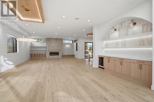 427 Pine Cove Road, Burlington, ON - Indoor