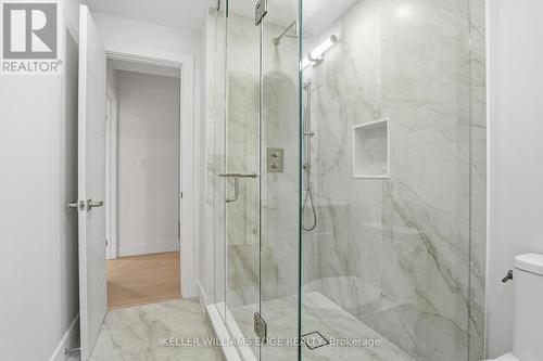 427 Pine Cove Road, Burlington, ON - Indoor Photo Showing Bathroom