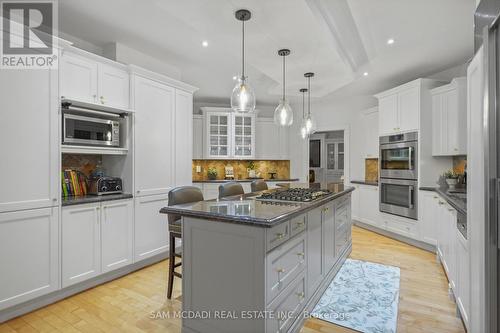 1382 Aldo Drive, Mississauga, ON - Indoor Photo Showing Kitchen With Upgraded Kitchen