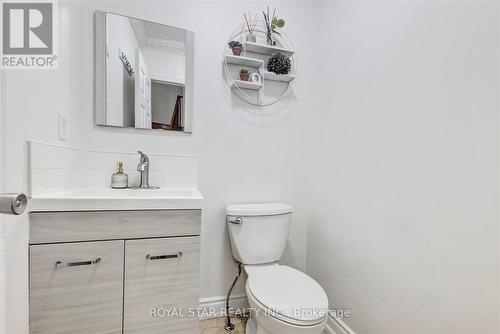 4234 Hazineh Court, Mississauga, ON - Indoor Photo Showing Bathroom