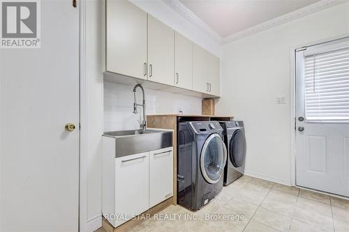 4234 Hazineh Court, Mississauga, ON - Indoor Photo Showing Laundry Room