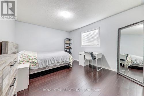 4234 Hazineh Court, Mississauga, ON - Indoor Photo Showing Bedroom