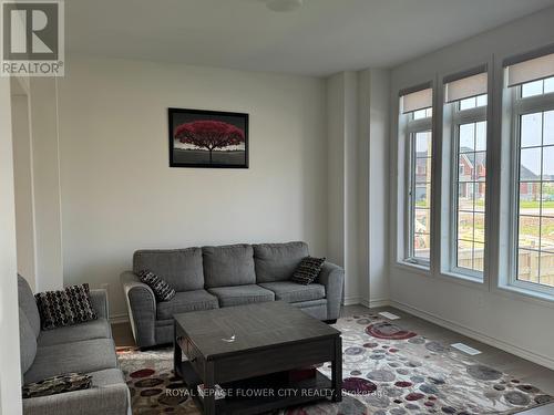 32 Twinleaf Crescent, Adjala-Tosorontio, ON - Indoor Photo Showing Living Room