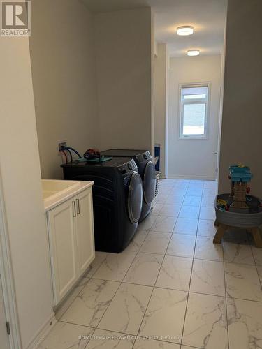 32 Twinleaf Crescent, Adjala-Tosorontio, ON - Indoor Photo Showing Laundry Room