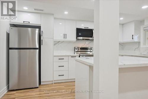 379 Bryant Crescent, Burlington, ON - Indoor Photo Showing Kitchen