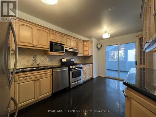 7132 Harding Crescent, Mississauga, ON - Indoor Photo Showing Kitchen With Stainless Steel Kitchen