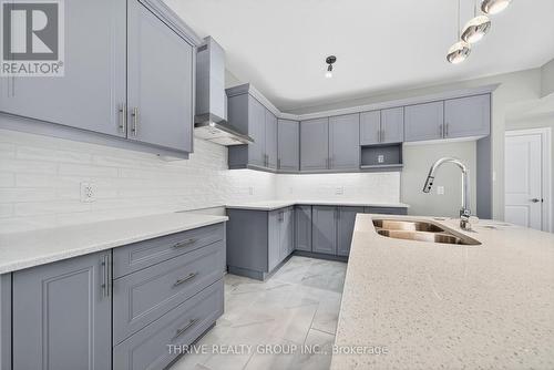 3465 Oriole Circle E, London South (South U), ON - Indoor Photo Showing Kitchen With Double Sink With Upgraded Kitchen