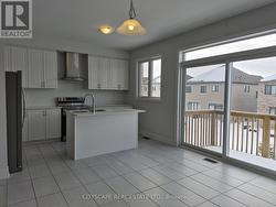 Kitchen & Eat-In Breakfast Area - 