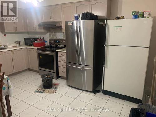 5672 Shillington Drive, Mississauga, ON - Indoor Photo Showing Kitchen