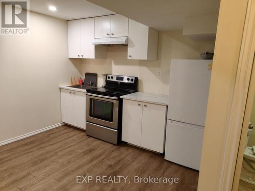 5919 Tampico Way, Mississauga, ON - Indoor Photo Showing Kitchen