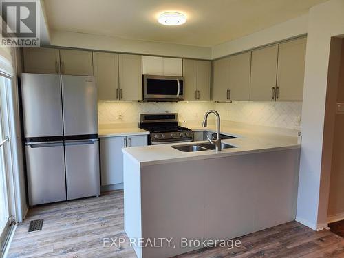 Kitchen - 5919 Tampico Way, Mississauga, ON - Indoor Photo Showing Kitchen With Double Sink