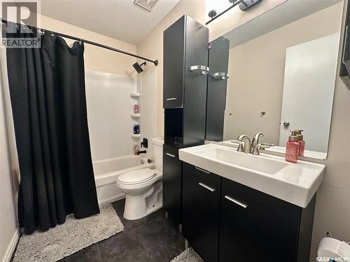223 Lochrie Crescent, Saskatoon, SK - Indoor Photo Showing Bathroom