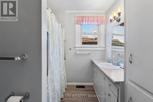 38 Myrtle Street, Kingsville, ON - Indoor Photo Showing Bathroom