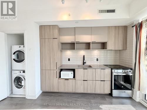906 - 60 Tannery Road, Toronto, ON - Indoor Photo Showing Kitchen