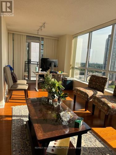 1710 - 33 Sheppard Avenue E, Toronto, ON - Indoor Photo Showing Living Room
