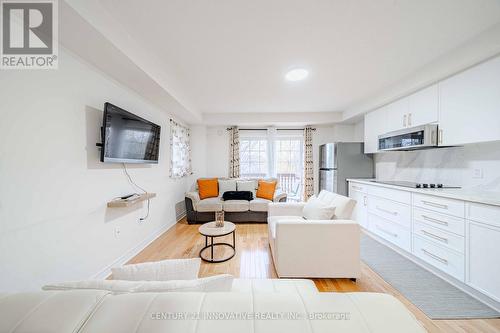 50 Everingham Circle, Brampton, ON - Indoor Photo Showing Living Room
