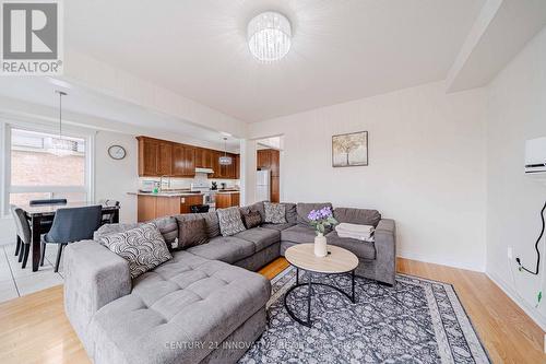 50 Everingham Circle, Brampton, ON - Indoor Photo Showing Living Room