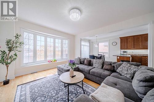 50 Everingham Circle, Brampton, ON - Indoor Photo Showing Living Room