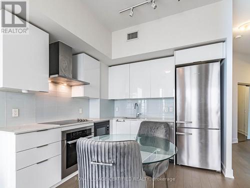 4701 - 20 Shore Breeze Drive, Toronto, ON - Indoor Photo Showing Kitchen With Upgraded Kitchen