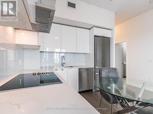4701 - 20 Shore Breeze Drive, Toronto, ON - Indoor Photo Showing Kitchen