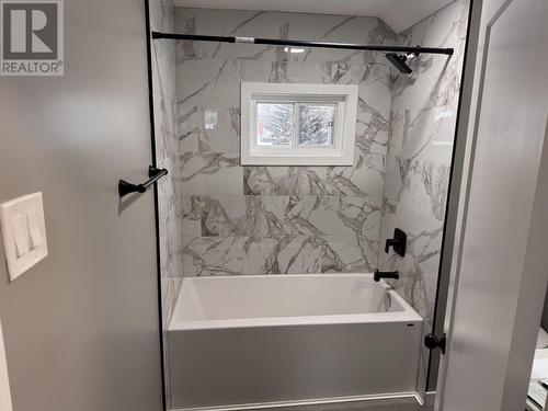 1322 Georgina Ave, Thunder Bay, ON - Indoor Photo Showing Bathroom