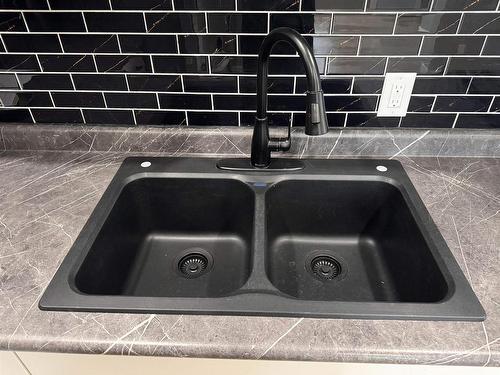 1322 Georgina Avenue, Thunder Bay, ON - Indoor Photo Showing Kitchen With Double Sink