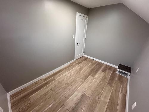 1322 Georgina Avenue, Thunder Bay, ON - Indoor Photo Showing Other Room