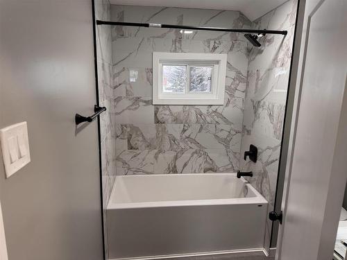 1322 Georgina Avenue, Thunder Bay, ON - Indoor Photo Showing Bathroom