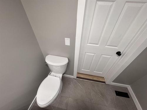 1322 Georgina Avenue, Thunder Bay, ON - Indoor Photo Showing Bathroom
