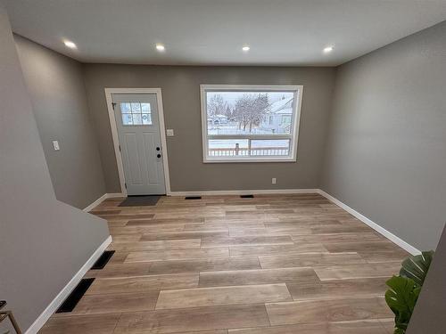 1322 Georgina Avenue, Thunder Bay, ON - Indoor Photo Showing Other Room
