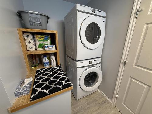 94 Richan Road, Wainwright Township, ON - Indoor Photo Showing Laundry Room