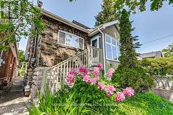 UPSTAIRS - 30 FOURTH STREET  Toronto, ON M8V 2Y3